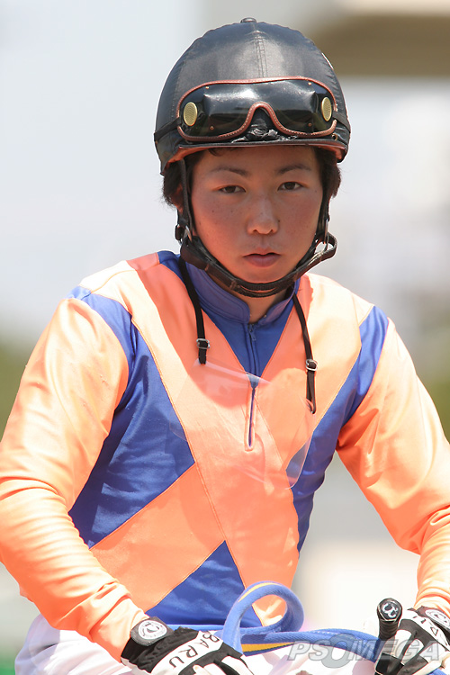 �������Y