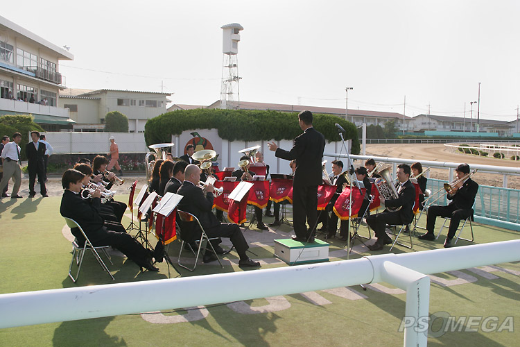 �t�@���t�@�[���A�\�����̋Ȃ͐����t