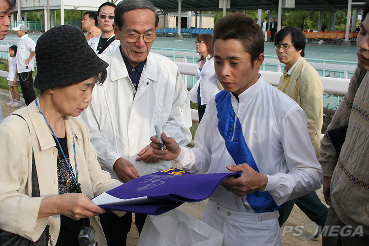 �T�C���U�߂̊�c�R��