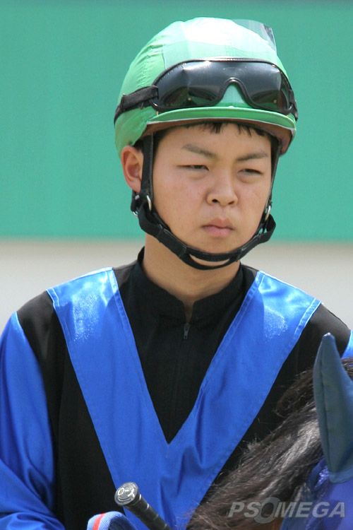 �����L��