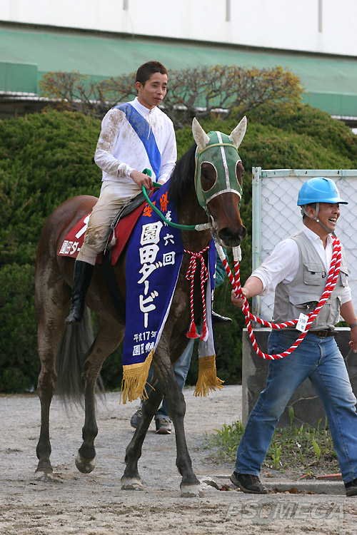 �L�O�B�e�Ɍ������O���[�g�X�e�[�W