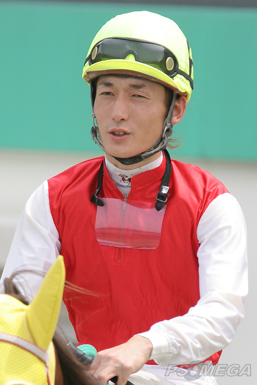 ���q����