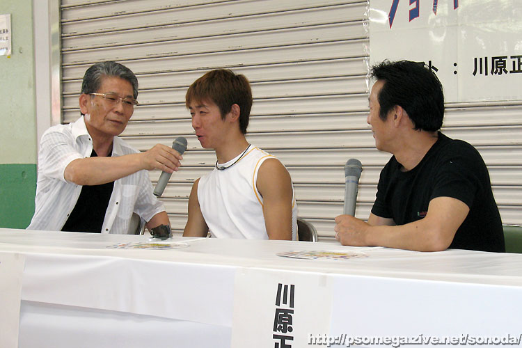 �����R��Ƀ}�C�N��������g�c�A�i