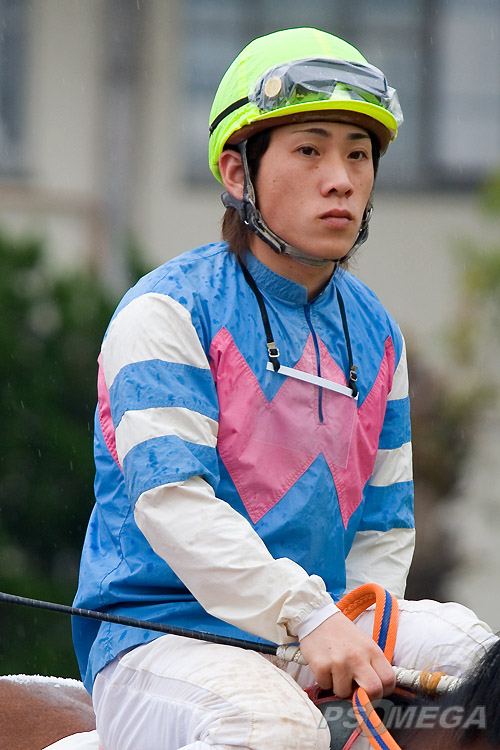 ���{���u