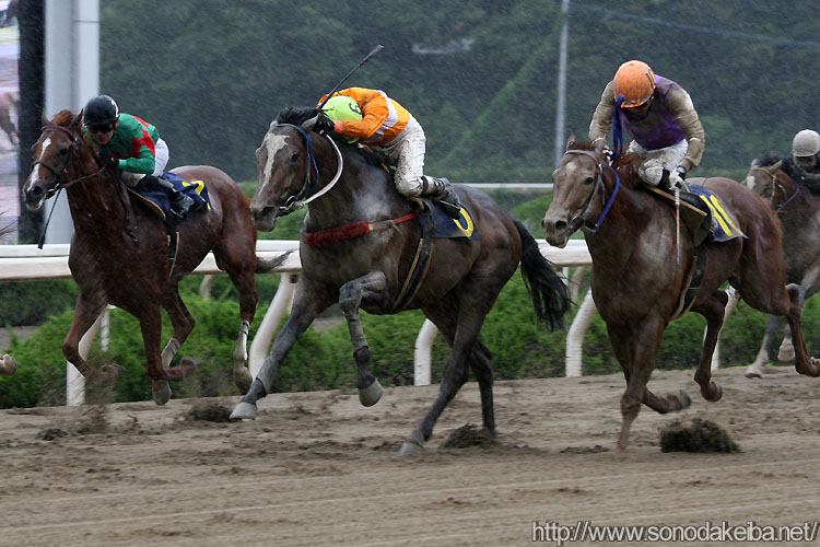 ���J�̒��̐ڐ�