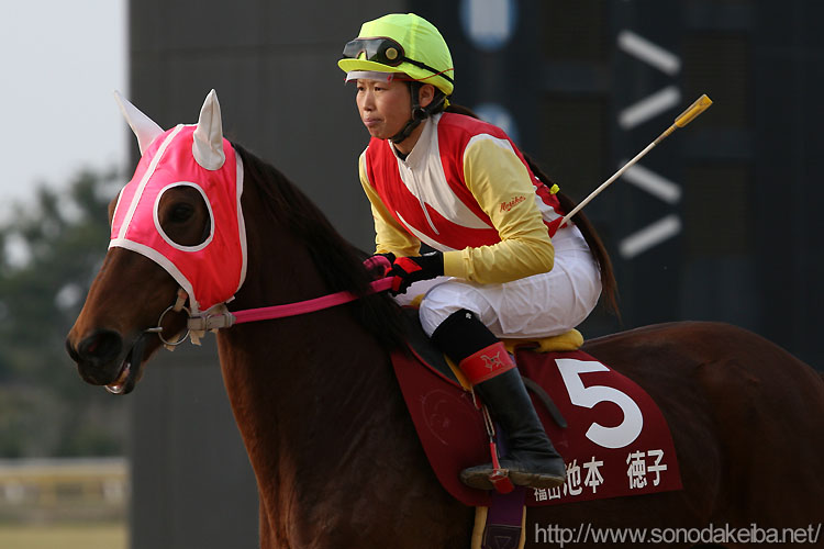 �r�{���q�R��