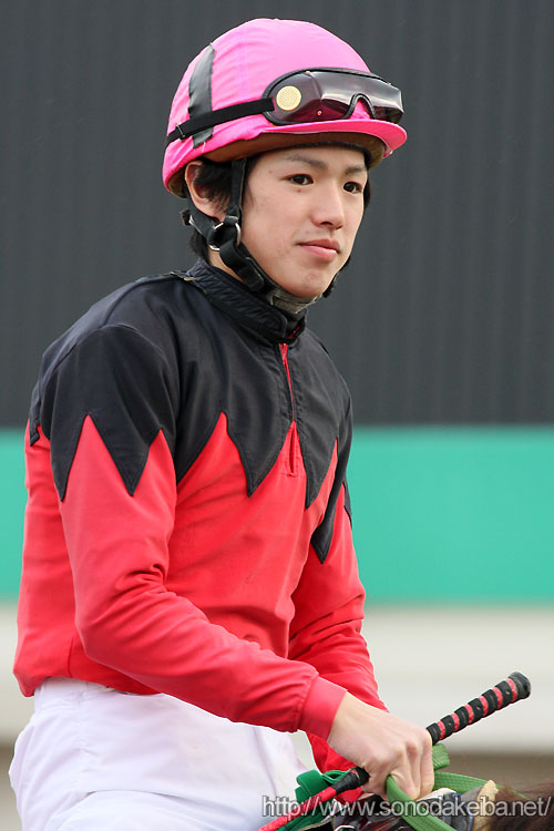 ���J����