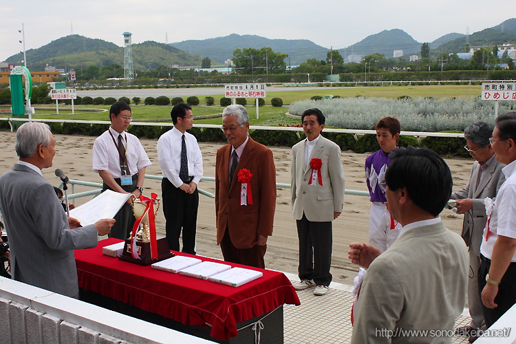 ���Ƀ_�[�r�[