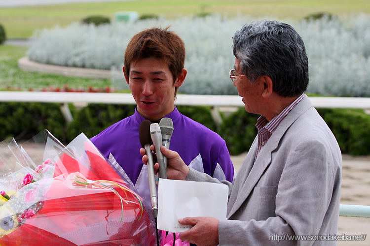 ���Ƀ_�[�r�[