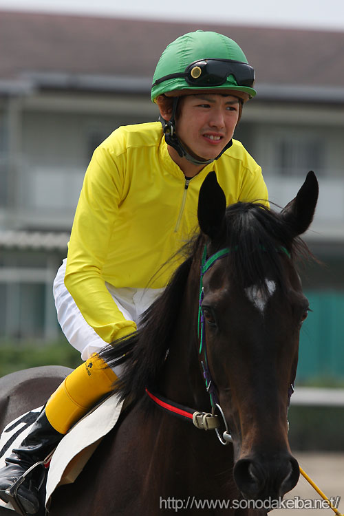 ���J����