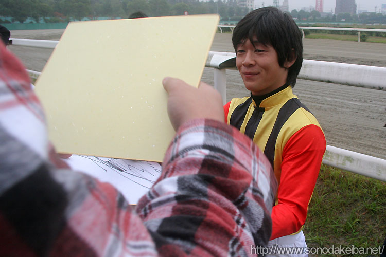 �������